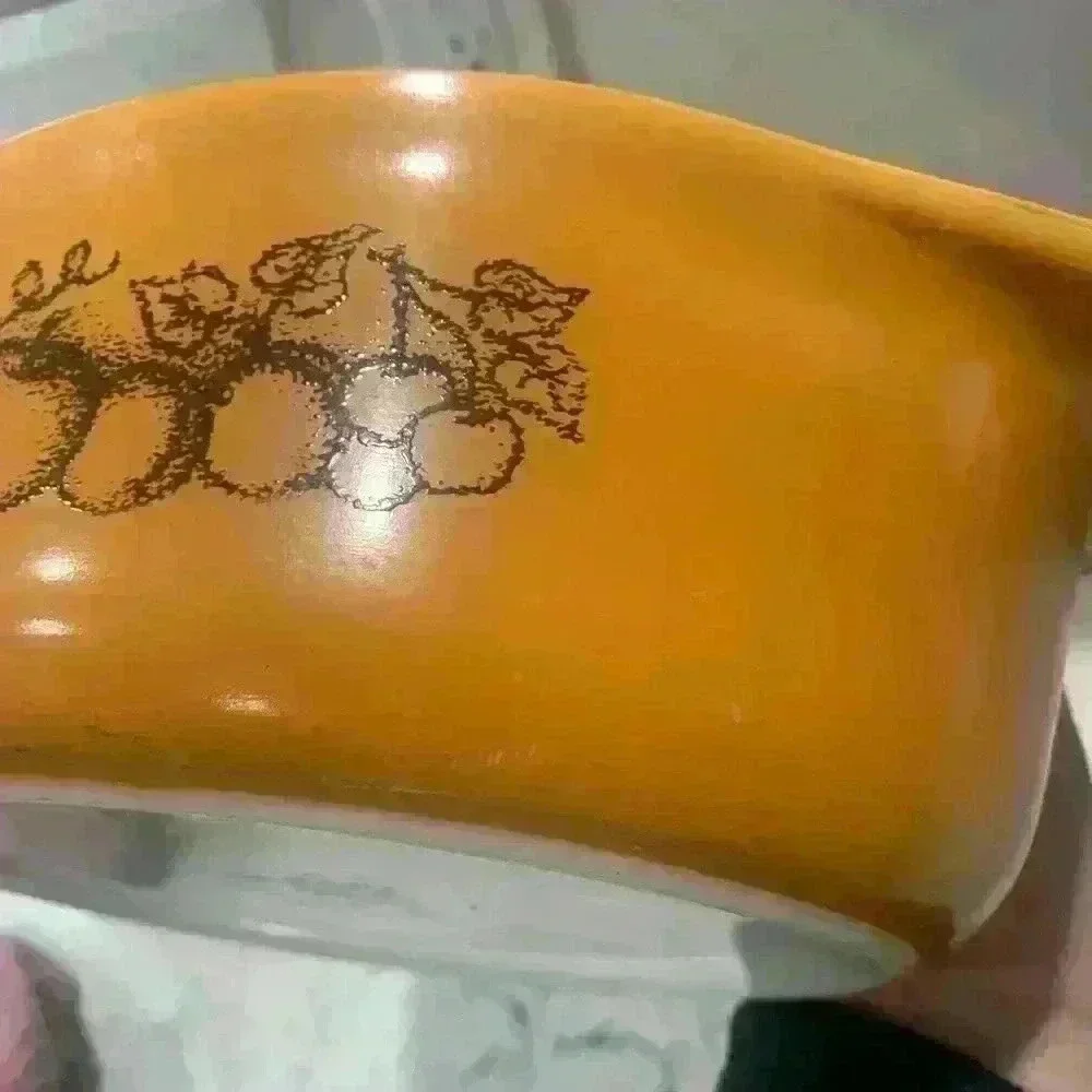 Pyrex Vintage serving bowl with Lid